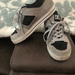 DC mens Pure XE shoes. Size 6.5.